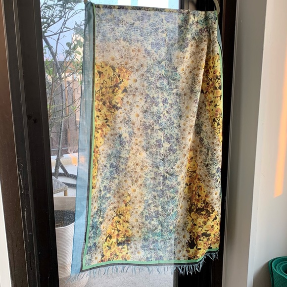 Vintage Women’s Wool/Silk Floral Scarf/Wrap - Picture 1 of 3
